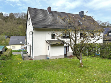 Doppelhaushälfte als Ein- oder Zweifamilienhaus direkt am Waldrand des Nationalparks Eifel, 53937 Schleiden, Doppelhaushälfte