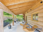 überdachte Terrasse - Wo Fuchs und Hase zu Besuch kommen! – Gemütliches Kanadisches Naturstammhaus in Waldrandlage!