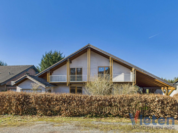 Großzügiges Mehrgenerationenhaus mit tollem Eifel-Weitblick wartet auf Naturliebhaber!, 53940 Hellenthal, Haus