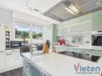 Küche - Zuhause mit Weitblick – Zweifamilienhaus mit traumhaftem Eifelblick und geschützter Terrasse