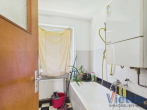 Badezimmer (Hs. Nr. 7, OG, rechts) - Mehrfamilienhaus-Ensemble mit 8 Wohneinheiten und Sanierungspotenzial