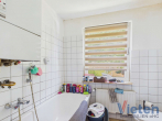 Badezimmer (Hs. Nr. 5, OG, links) - Mehrfamilienhaus-Ensemble mit 8 Wohneinheiten und Sanierungspotenzial