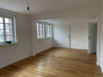 Wohnzimmer mit Zugang zum Esszimmer - Mieter aufgepasst… hier wartet ein einzigartiges Zuhause auf Sie