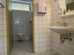 Herrentoilette - Arbeiten in verkehrsgünstiger Lage… 250 m² Gewerbefläche warten auf Sie!