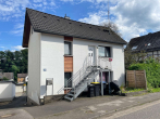 Straßenansicht - Dreifamilienhaus wartet auf neuen Eigentümer