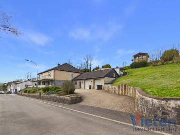 Mehrgenerationen-Wohnen mit Weitblick am Ortsrand von Dahlem – Viel Platz für die ganze Familie!, 53949 Dahlem, Haus