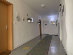 Flur zur Wohnung - 3-Zimmer-Wohnung mit Weitblick ins Grüne…