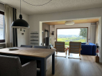 Wohn- & Essbereich - Ein Zuhause mit tollem Eifelblick, selbst vom Sofa aus!