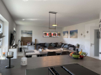 Blick in den Wohn- & Essbereich - Modernes Wohnen im Neubau …
