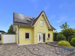 Außenansicht - Modernes Einfamilienhaus mit Garten und Garage