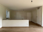 Blick in die offene Küche - Sie suchen ein neu errichtetes & schickes Wohnhaus mit Garten zur Miete? (Gartenaufbau im August 24)